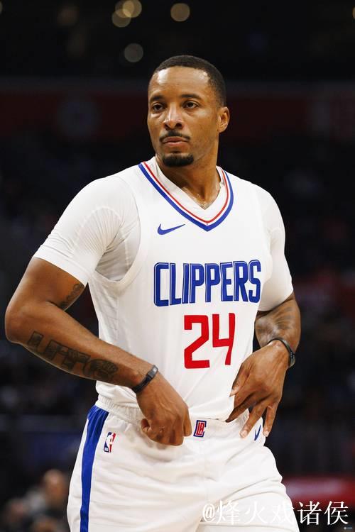 斯波谈鲍威尔:他的表现有目共睹,作为进攻球员他非常全能 斯波谈鲍威尔:他的表现有目共睹,作为进攻球员他非常全能