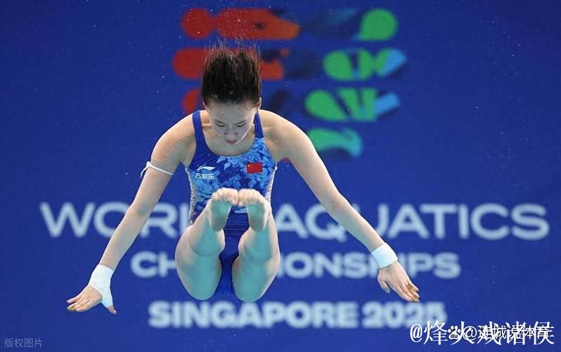 陈芋汐勇夺女子十米台金牌 成就本届赛事三冠王 陈芋汐勇夺女子十米台金牌 成就本届赛事三冠王