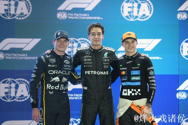 F1新加坡站排位赛:拉塞尔夺得杆位,维斯塔潘紧随其后 F1新加坡站排位赛:拉塞尔夺得杆位,维斯塔潘紧随其后